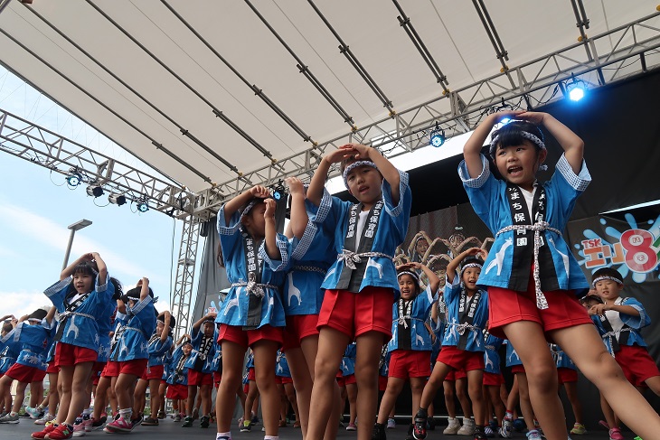 子どもたちが元気に“海ダンス”