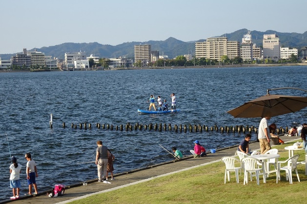 宍道湖で水辺を楽しむ「ミズベリング縁日」