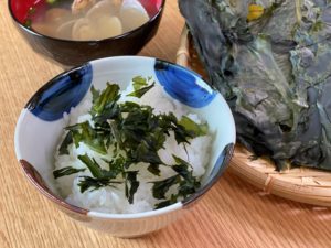ごはん＆ワカメ＆汁IMG_3895