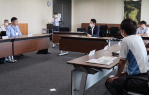 会談中